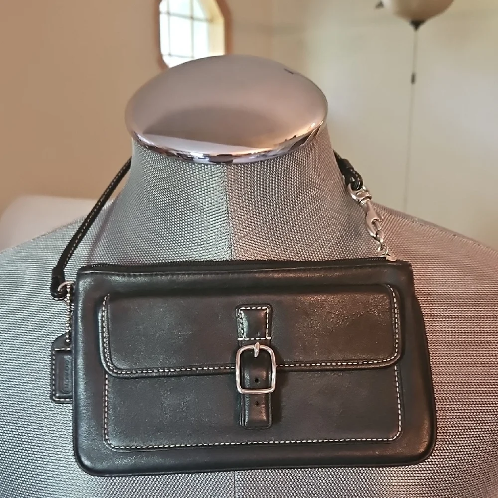 COACH | BLACK LEATHER WRISTLET